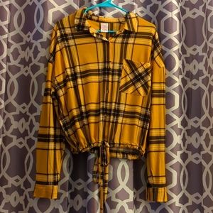 Black/Yellow Plaid Top with pull string bottom..